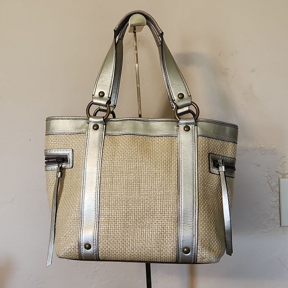COACH - - Picture 2 of 7